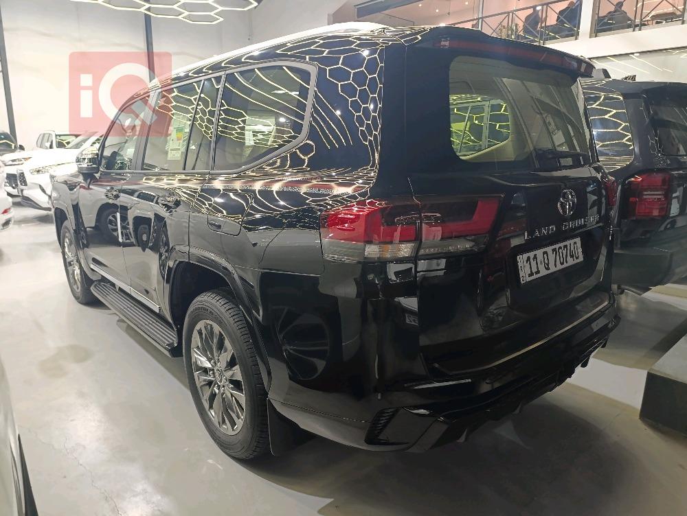 تۆیۆتا لاند کروزەر